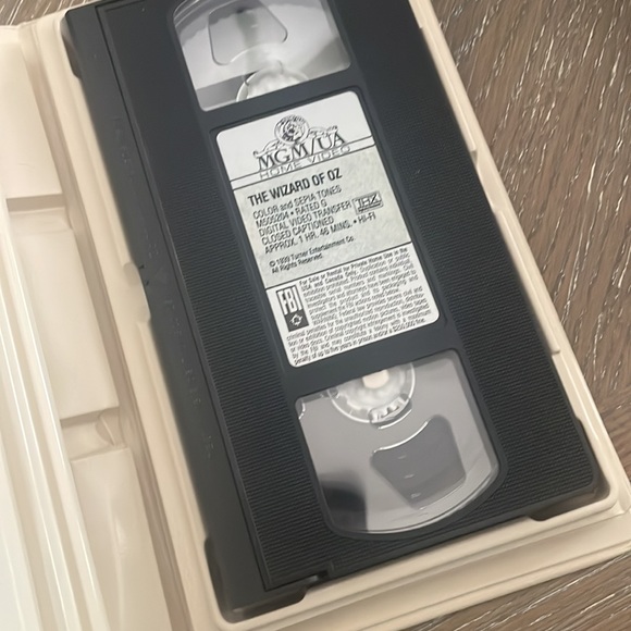 Vintage Disney & Wizard of Oz VHS Tapes - Picture 5 of 6